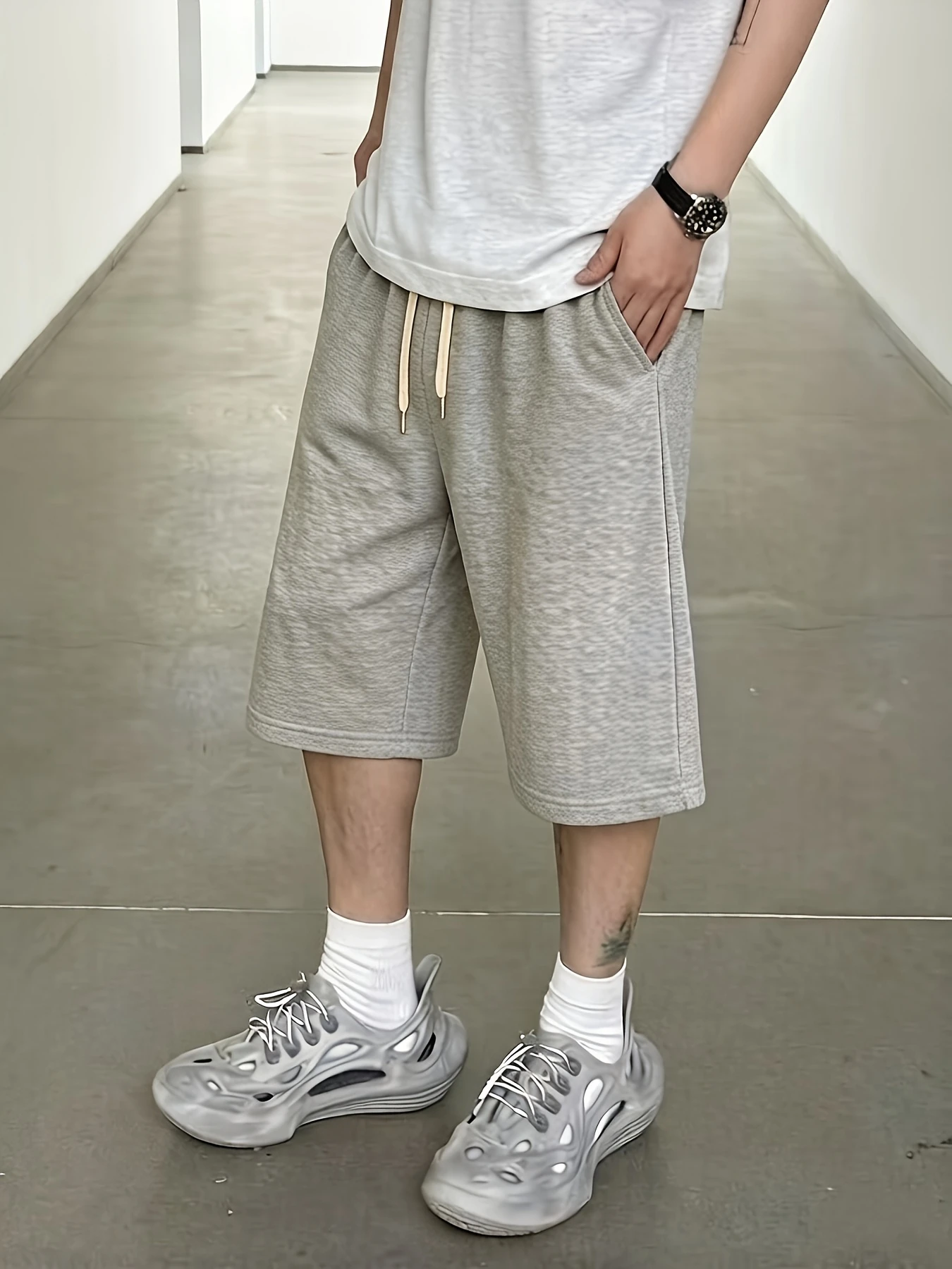 Men's Solid Color Loose-Fit Straight-Leg Capri Pants with Adjustable Drawstring Waist & Large Side Pockets