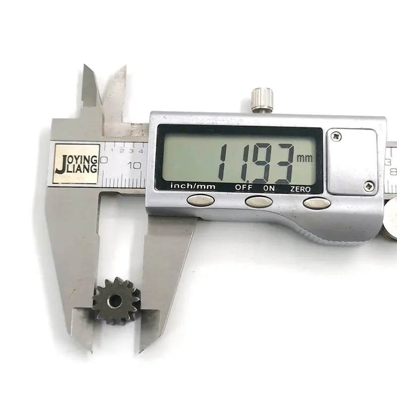 13 치아 0.8M 탄소강 스퍼 기어 OD = 12mm 두께 8.35mm 13T 피니언 구멍 3-6mm 사용 가능 133A 133.17A 134A 135A 136A 1개