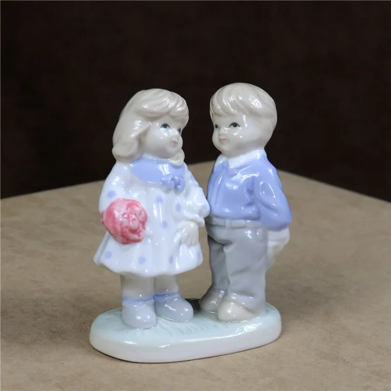 Porcelain Date Lovers Figurine Ceramic Sweethearts Miniature Wedding Souvenir Valentine's Day Gift Craft Adornment Love Decor