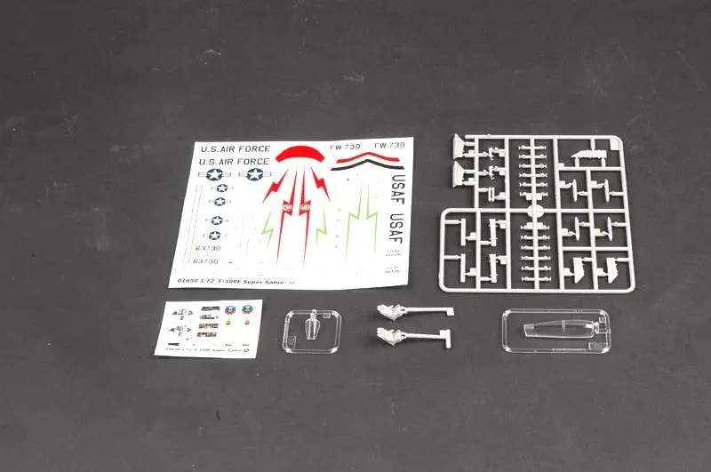Plastic Trumpeter 01650 1/72 Plane US F-100F Super Sabre Fighter Bomber Display Model Kits Aircraft for Collecting TH07094