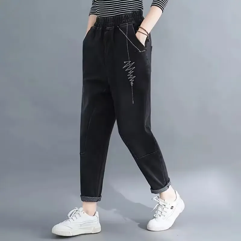 Winter Velvet Thick Jeans Women Vintage 2025 Winter New High Waist Loose  Harem Pants Female Denim Pants Black Embroidery F8