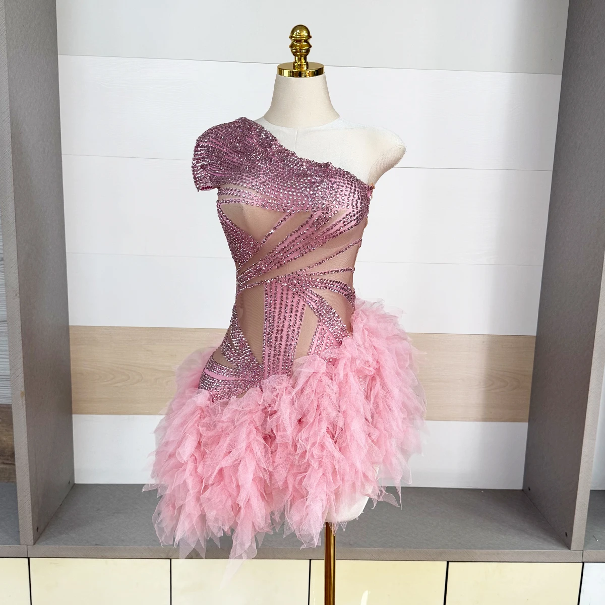 robe-courte-de-luxe-pour-femme-rose-scintillante-avec-diamants-epaule-asymetrique-ideale-pour-anniversaire-spectacle-costume-de-chanteuse-tenue-de-scene-club-de-nuit