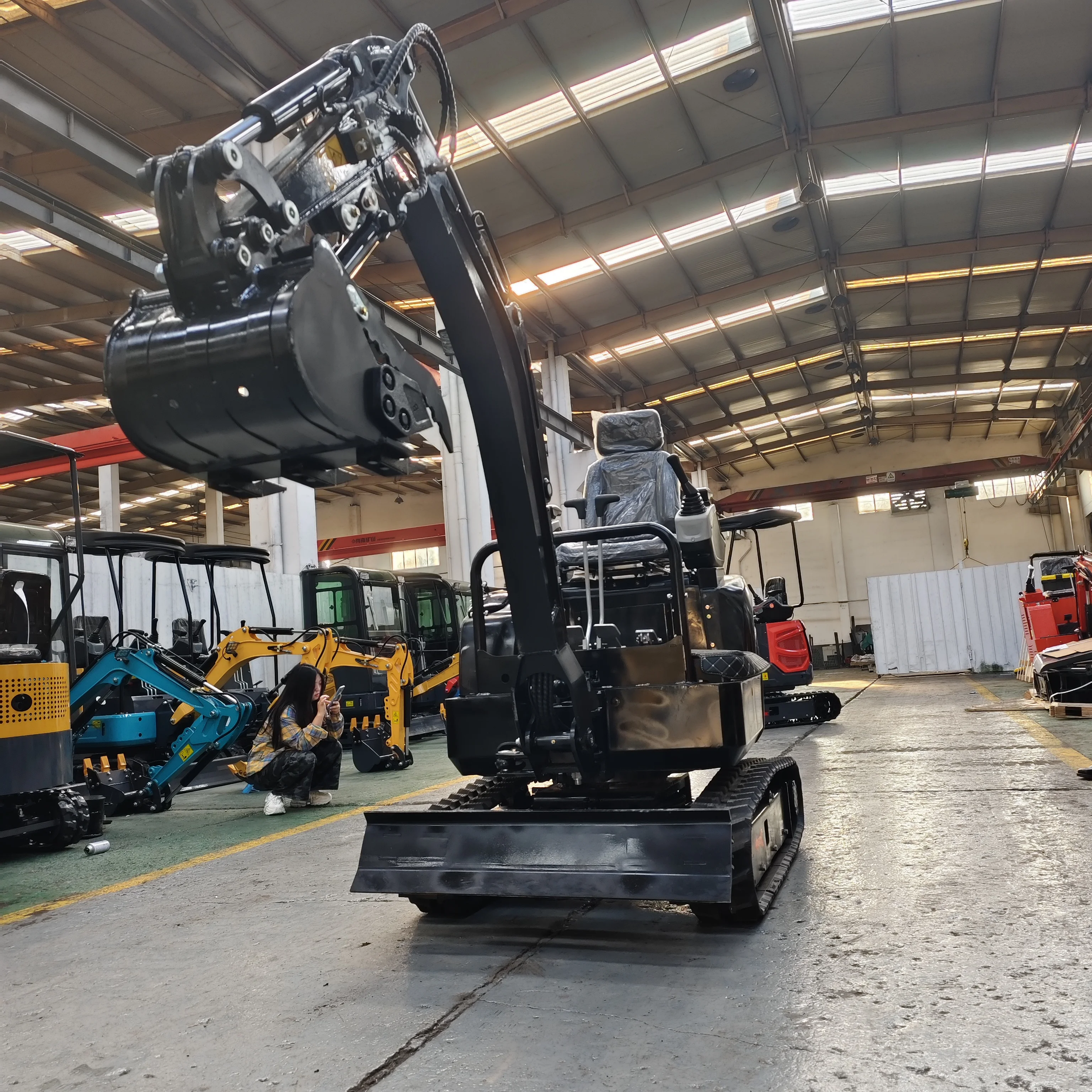 Fast Delivery 2 Ton Customized Multi Functional Mini Excavator Ce Epa Euro 5 Mini Excavator 1.8 Ton With Cab Diesel Engine