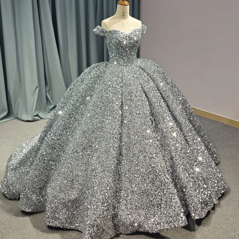 Glänzendes silbriges Quinceanera-Kleid, schulterfrei, Kristallaufkleber, Glitzer, luxuriös, langer Schwanz, Vestidos De 15 Quinceanera ﻿ Passen Sie an