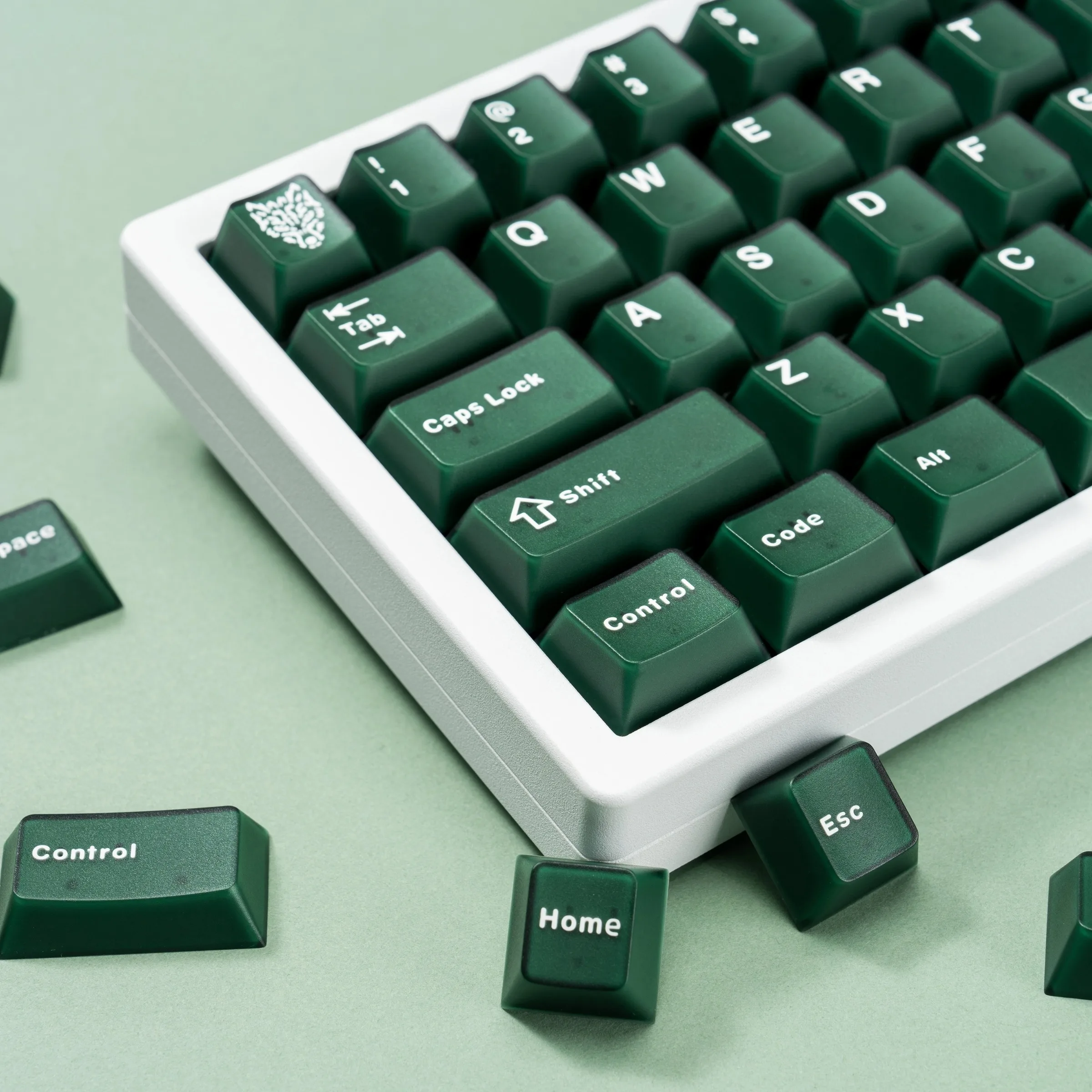 

Emerald semi-transparent keycaps Original height ABS two-color two-color keycaps Mechanical keyboard