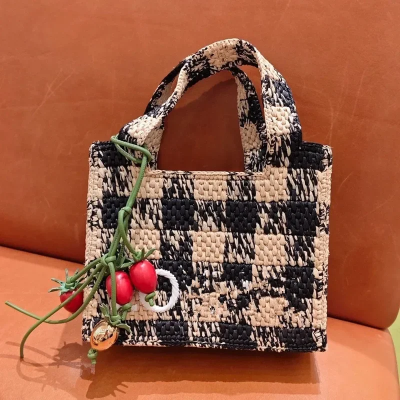 Ciondolo per borsa Squisito ciondolo a forma di frutta, pomodoro, fragola, donna, tutto-fiammifero, carino, zaino, ciondolo, accessori per borse