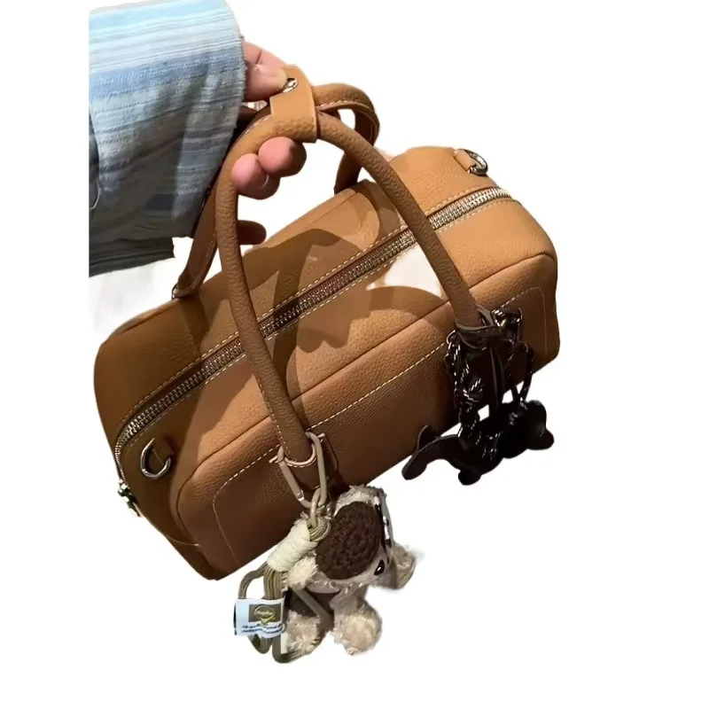 

New Autumn and Winter Commute High-end Sense Simple and Versatile Single Shoulder Messenger Bag Niche Design Portable Retro Bag