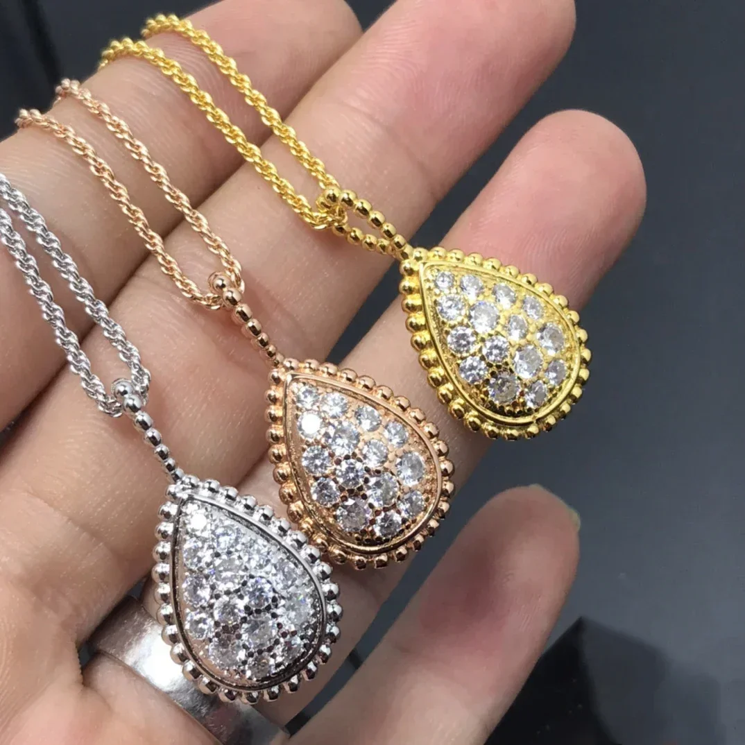 

2025 Fashion-Forward Necklace Perfectly Complements Any Outfit: Stylishly Versatile,
