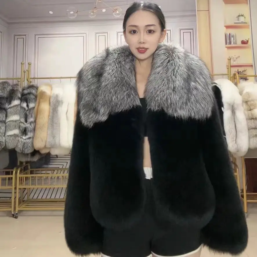 A genuine fox fur coat made entirely of fox fur for women\'s fur coats and fur clothing