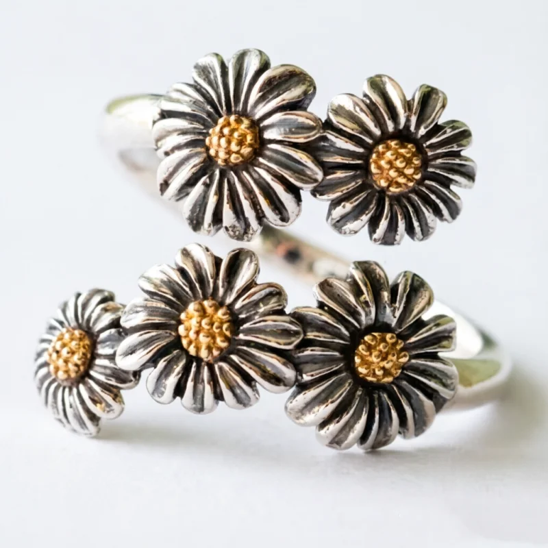 Bohemian Style Exquisite Daisy Two Tone Design Opening Ring for Women Elegant Vintage Banquet Vacation Charm Jewelry Accessories