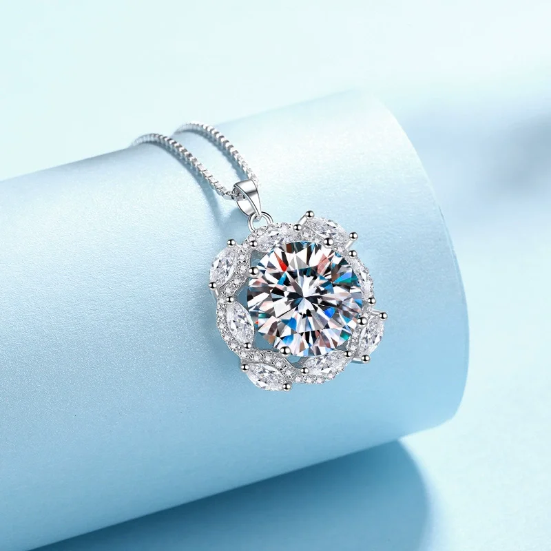 

ZFSILVER Fashion Trendy Classic 925 Silver 10CT Moissanite Design Flower Necklace Charms Women Accessories Jewelry Gift AZ1078-X