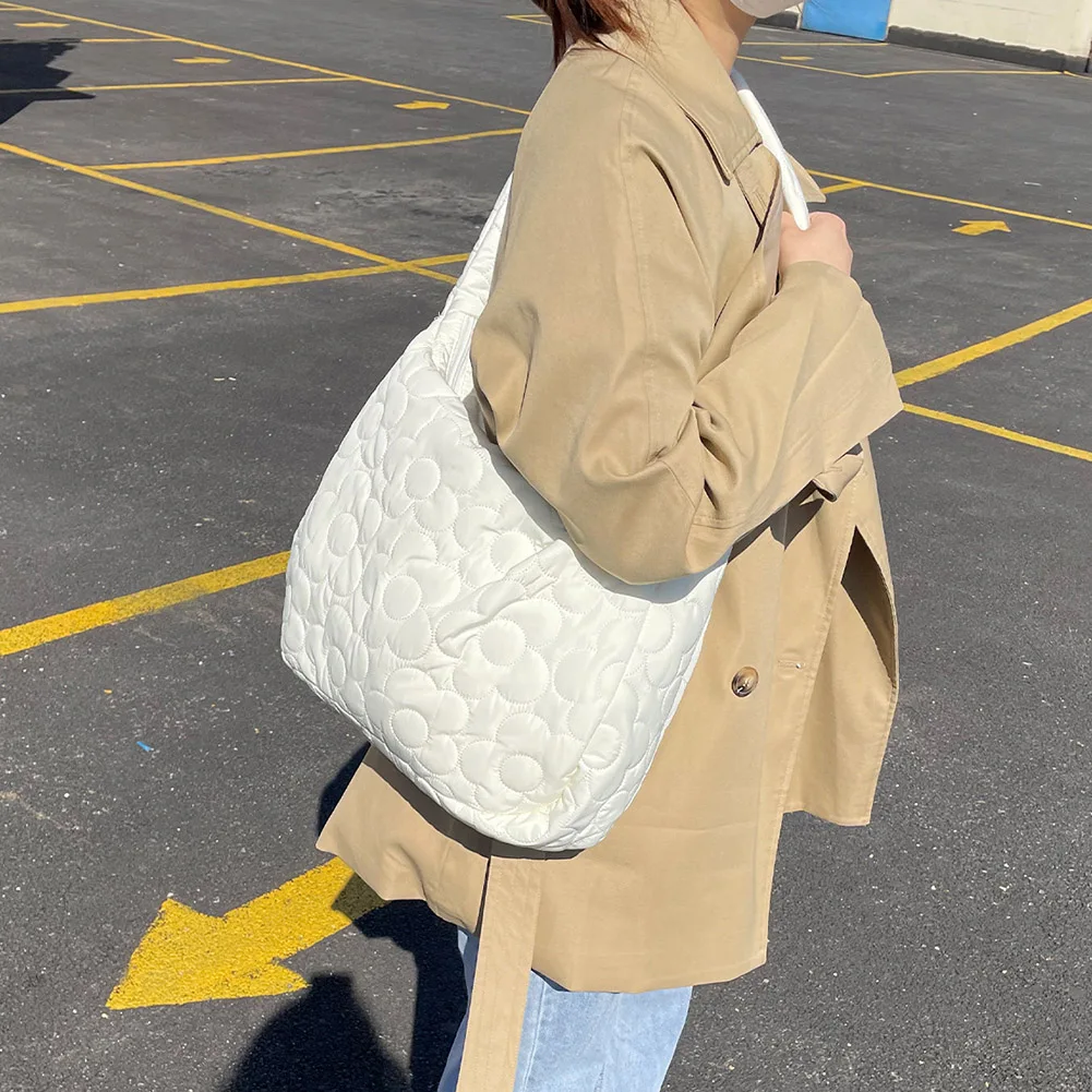 

Pleated Bubble Shoulder Crossbody Bag Large Capacity Messenger Handbag Cotton Padded Zipper for Autumn Winter for Lady Girls