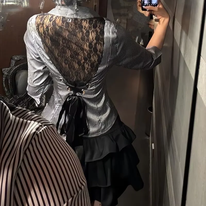 Setelan 2 Potong Streetwear Y2k Wanita, Atasan Kemeja Bergaris dengan Aksen Renda Gothic dan Patchwork, Rok Mini Model Kue Punk, Pakaian Seksi Modis untuk Wanita