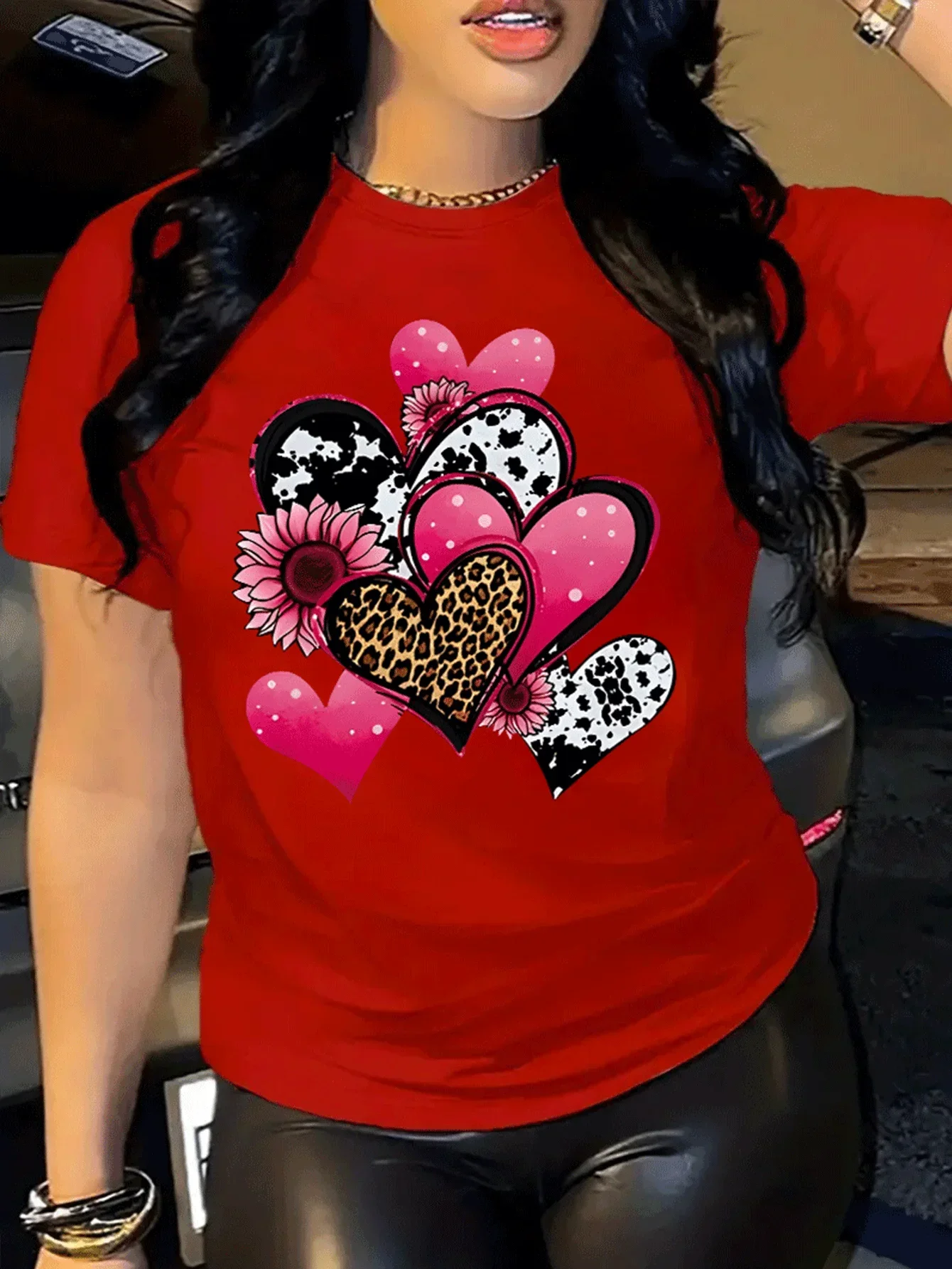 Hearts Floral Accents Round Ribbed Shoulder Seams Women's Casual Graphic Print Short Sleeve T-Shirt Glitter  Aesthetic Clothes