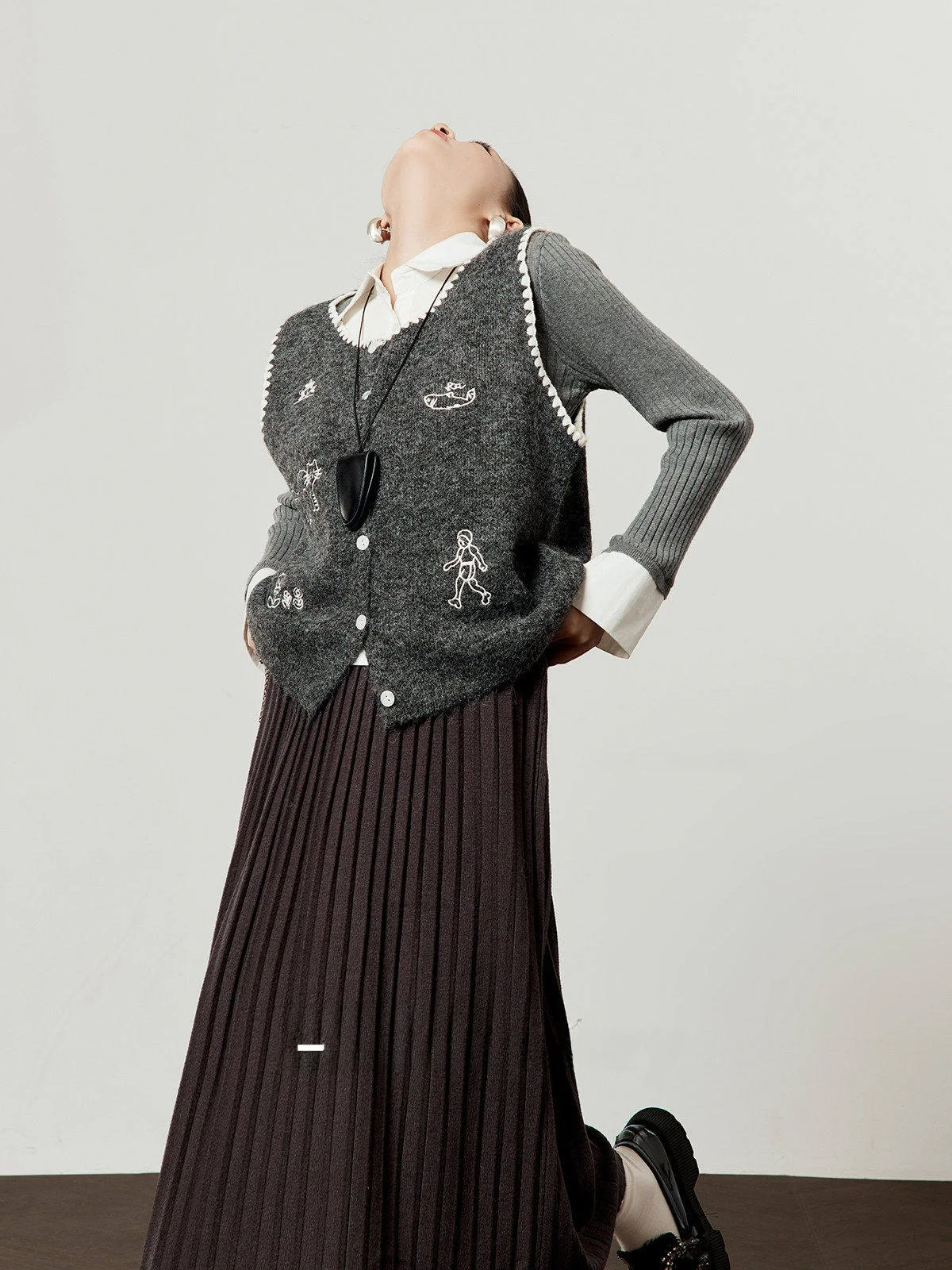 

Женский вязаный жилет свободного кроя, весна 2026, новинка, цветной блок, стройнящий, для повседневной носки, универсальная верхняя одежда, майка