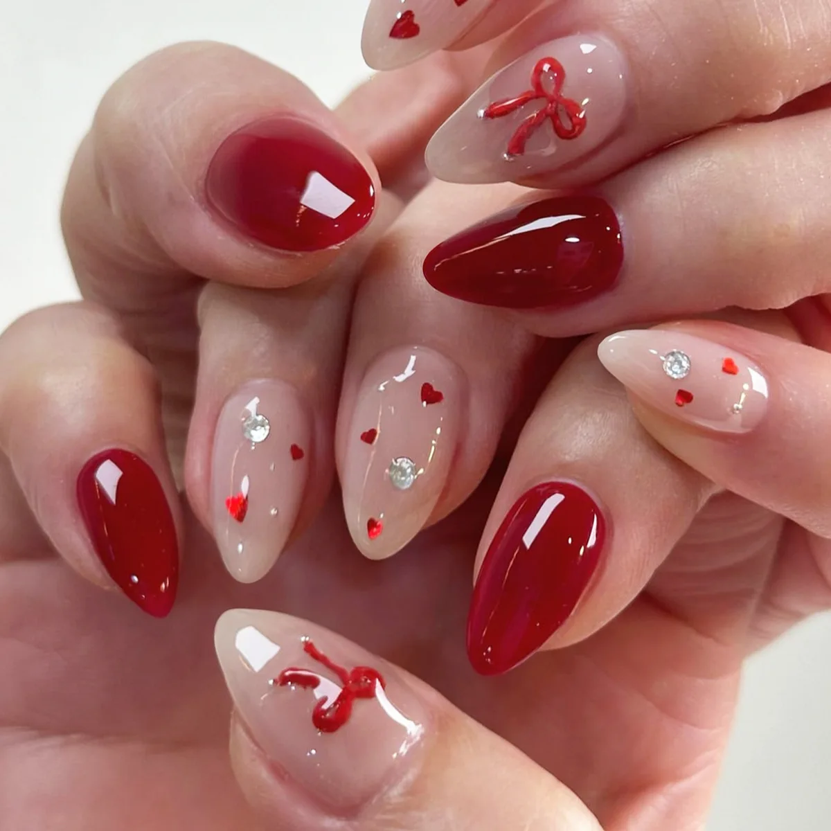 

24pcs Wine Red Full Cover Nails Tips with Simple Love Bow Design Press on False Nails Short Almond Fake Nail Wearable Finished