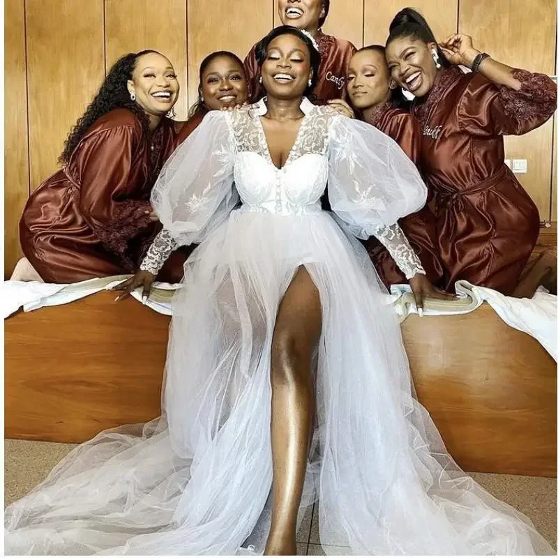 Maßgeschneiderte neue Ankunfts-Brautkleider mit tiefem V-Ausschnitt und sexy seitlichem Schlitz, bodenlang, Tüll, Puffärmel, Brautkleider