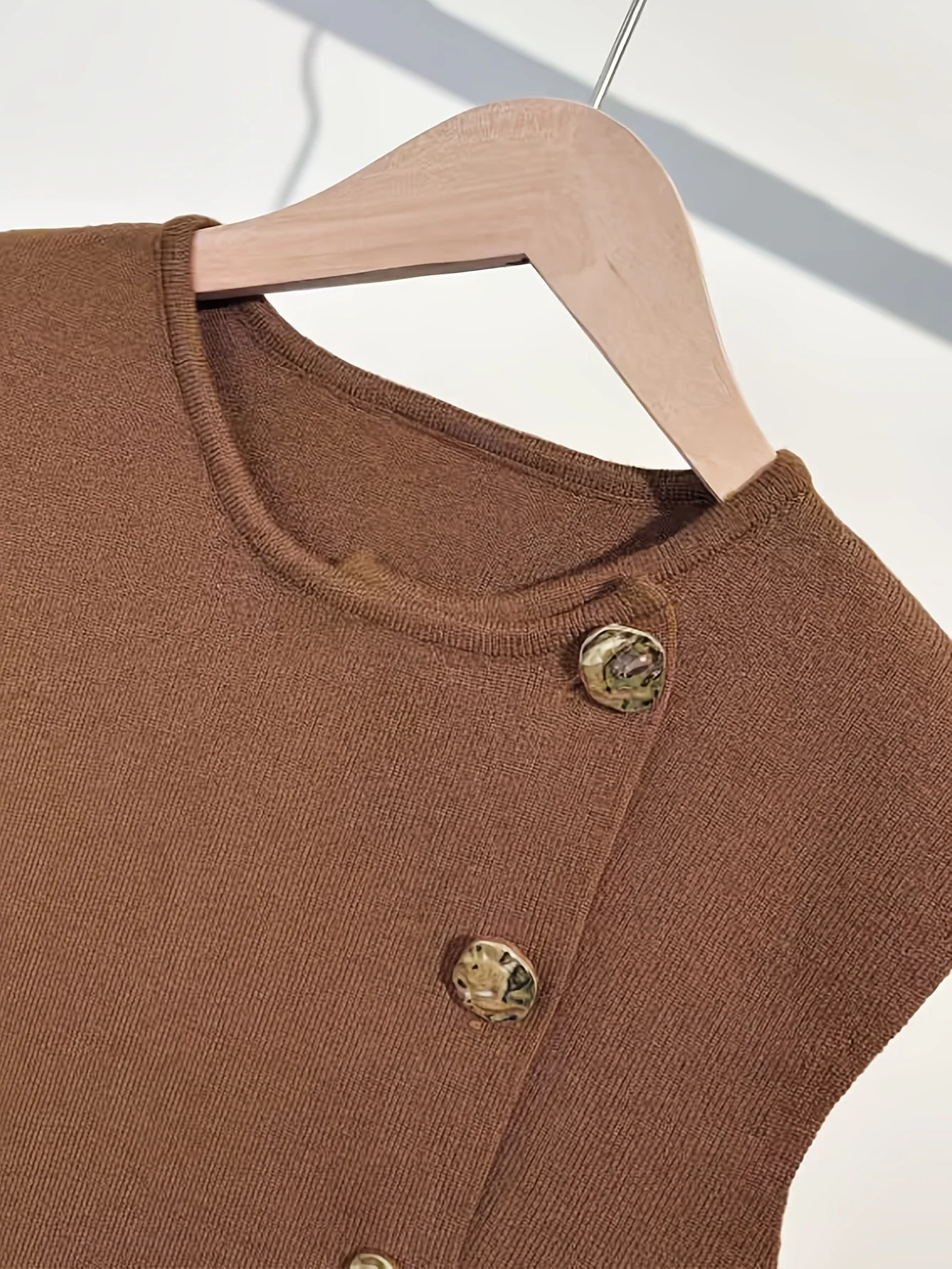 

Fashionable Simple Solid Color Round Neck Button Sleeveless Knit Vest, New Arrival Spring & Summer Elegant Women's Top, Slim Fit