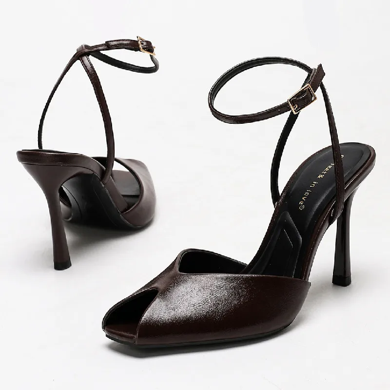 Sandali con tacco sexy con punta aperta Sandali con tacco alto firmati per banchetti per le donne Moda cinturino alla caviglia Design senza schienale Scarpe eleganti da festa