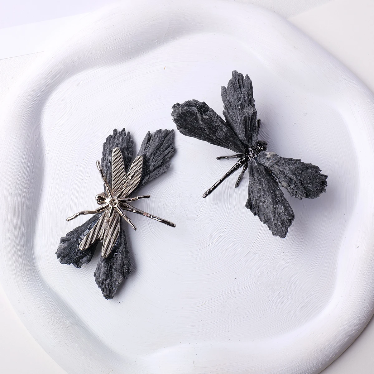 1pc Natural Crystal Stone Black Tourmaline Flame Feather DIY Dragonfly Animal Divination Decoration Wholesale Home Decoration