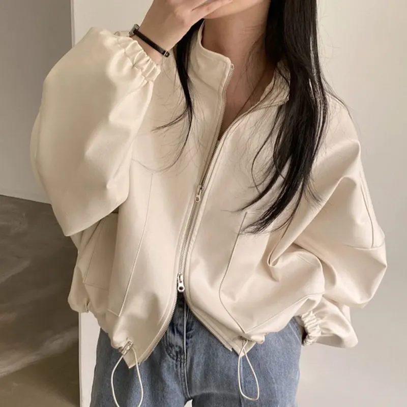 Stylish Autumn Leather Jacket Women's Zipper Stand Collar Coat with Big Pockets Trendy Commuter Style Long Sleeve PU Leather