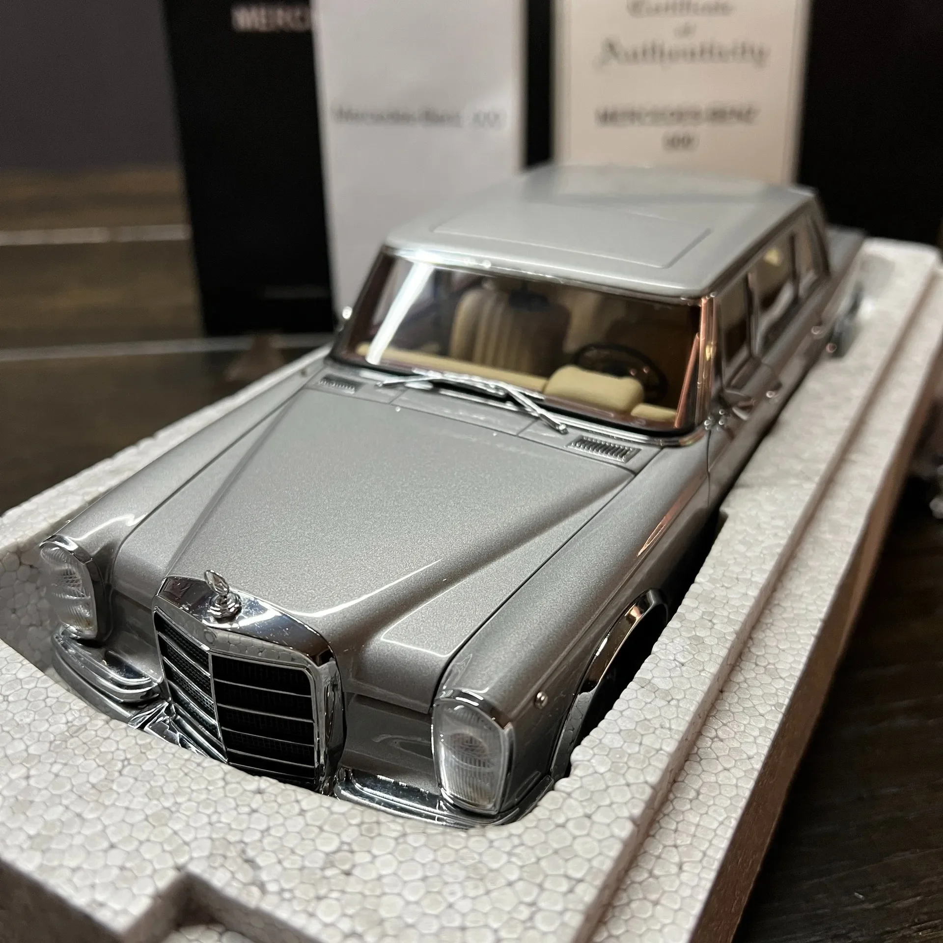 Autoart 1:18 600 Pullman Short Axis Silver Simulation Limited Edition All Open Alloy Metal Static Car Model Toy Gift