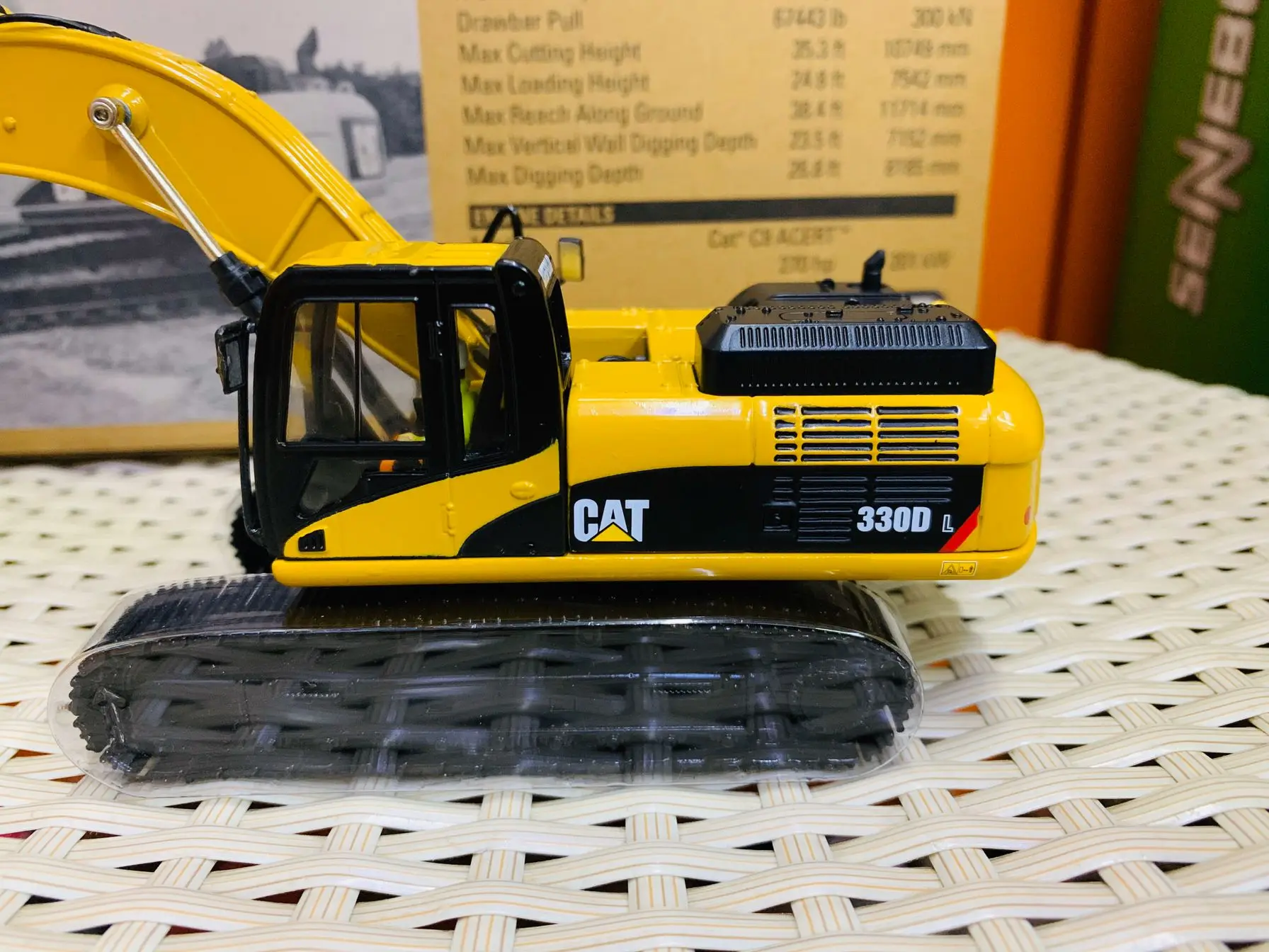 DM 330D L Hydraulic Excavator 1/50 Scale Metal By DieCast Masters DM85199 Collection Engineering Vehicle Model