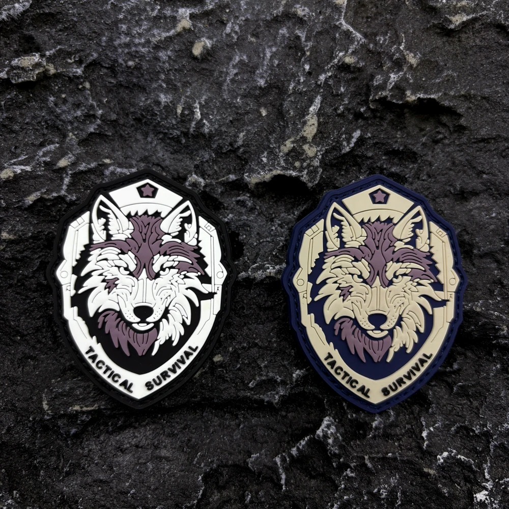 Luminous Pvc Shield-Shaped Wild Wolf Pattern Decorative Armband Outdoor Style Pattern Clothing DIY Patch Badge Applique with Fleece Backing