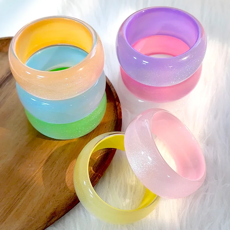 

Fashion Round Jelly Colored Shiny Powder Acrylic Bracelet For Women Simple Geometric Resin Wide Cuff Bangles Party Jewelry Gift