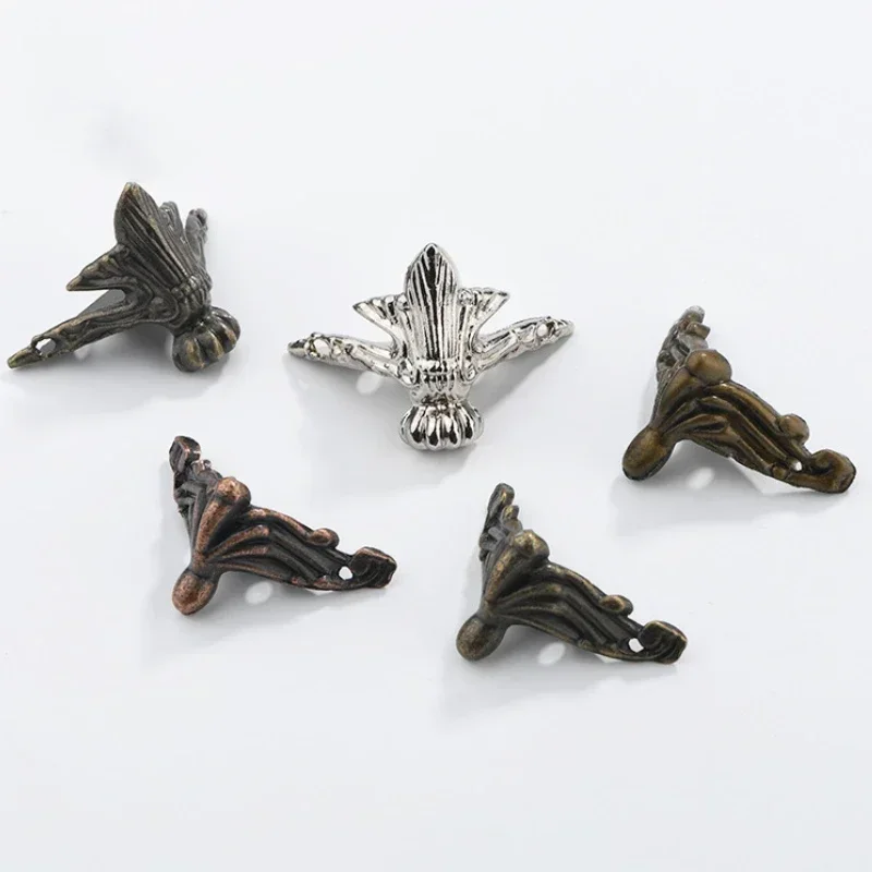 4 stücke zink-legierung Vintage-Schmuck Brust Box Holz Fall Dekorative Füße Bein Ecke Schutz Unterstützung Halterung Kapselung Winkel