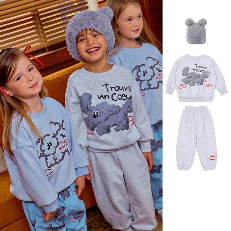 

Детский комплект с капюшоном. Осень-зима 2022. Новый детский комплект из флисовой толстовки с принтом и спортивных штанов, спортивный костюм для мальчиков.