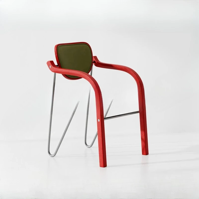 

Обеденный стул в стиле mid-century из нержавеющей стали и массива дерева, в стиле ваби-саби, минималистичный дизайн.