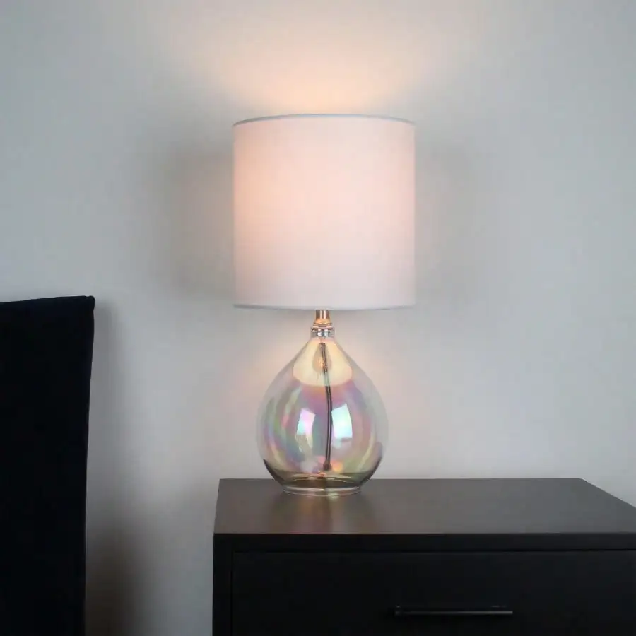 Lámpara de cristal con pantalla blanca, 16" de alto - Proporciona una iluminación suave ideal para habitaciones medianas