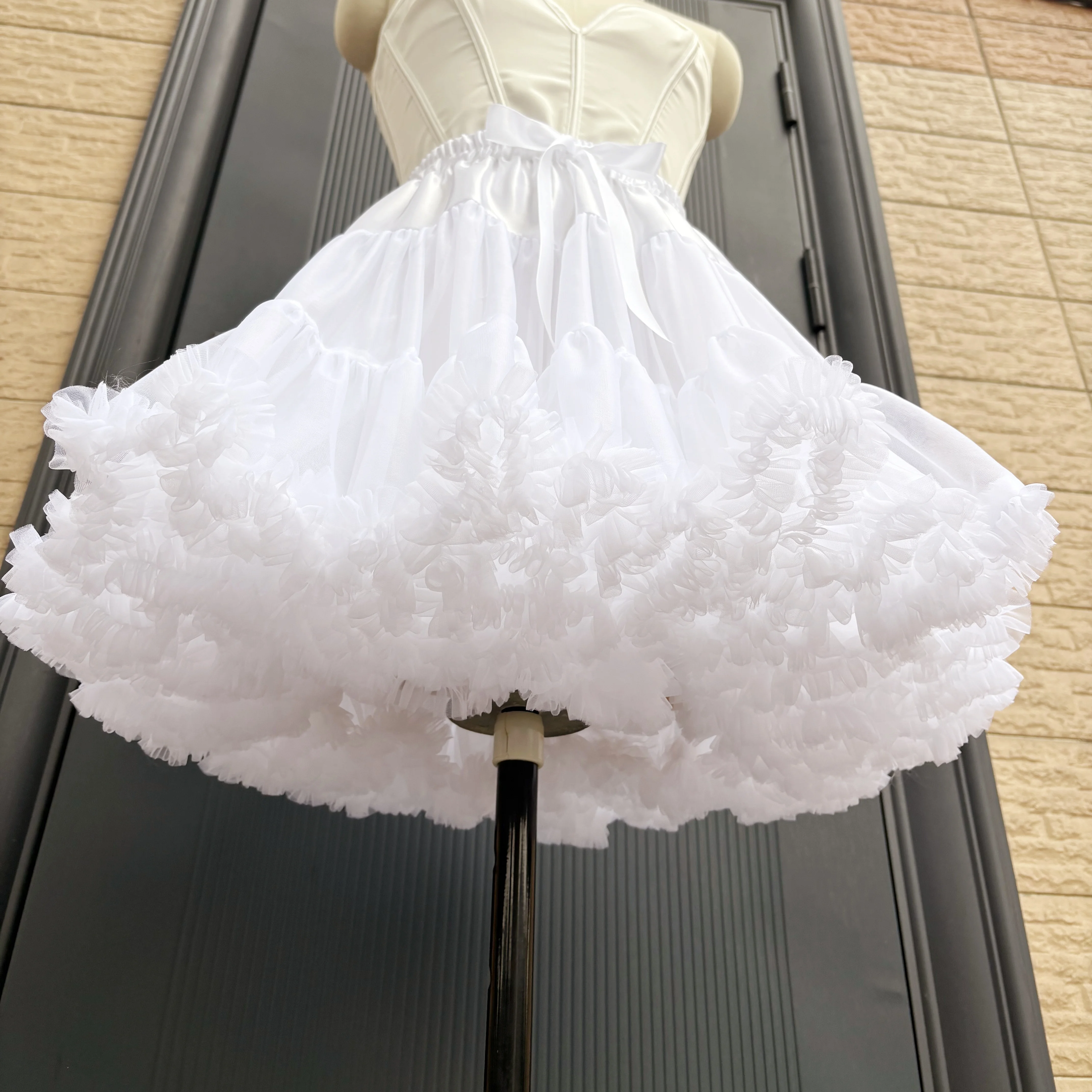 Gorące halki Lolita Cosplay krynolina dla nowożeńców Lady Girls podkoszulek na imprezę biała czarna spódnica do tańca baletowego Tutu