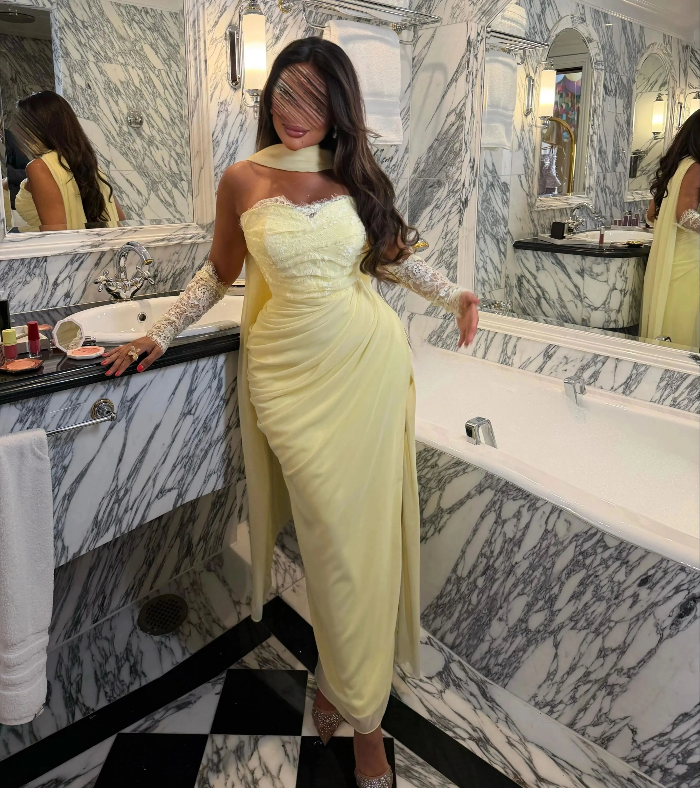 Nuevo Vestido de Gala Amarillo sin Tirantes con Encaje, Bufanda Desmontable para el Cuello, Guantes Largos de Encaje Transparente, Chifón Fruncido y Drapeado, Ideal para Invitadas a Bodas y Eventos Formales