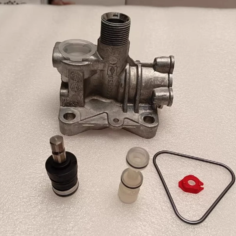 

Комплект запасных частей для блока управления Karcher K4.98 K5. Включает предохранительный клапан, шприц, поршневой шток с ограничителем давления и треугольное уплотнение.