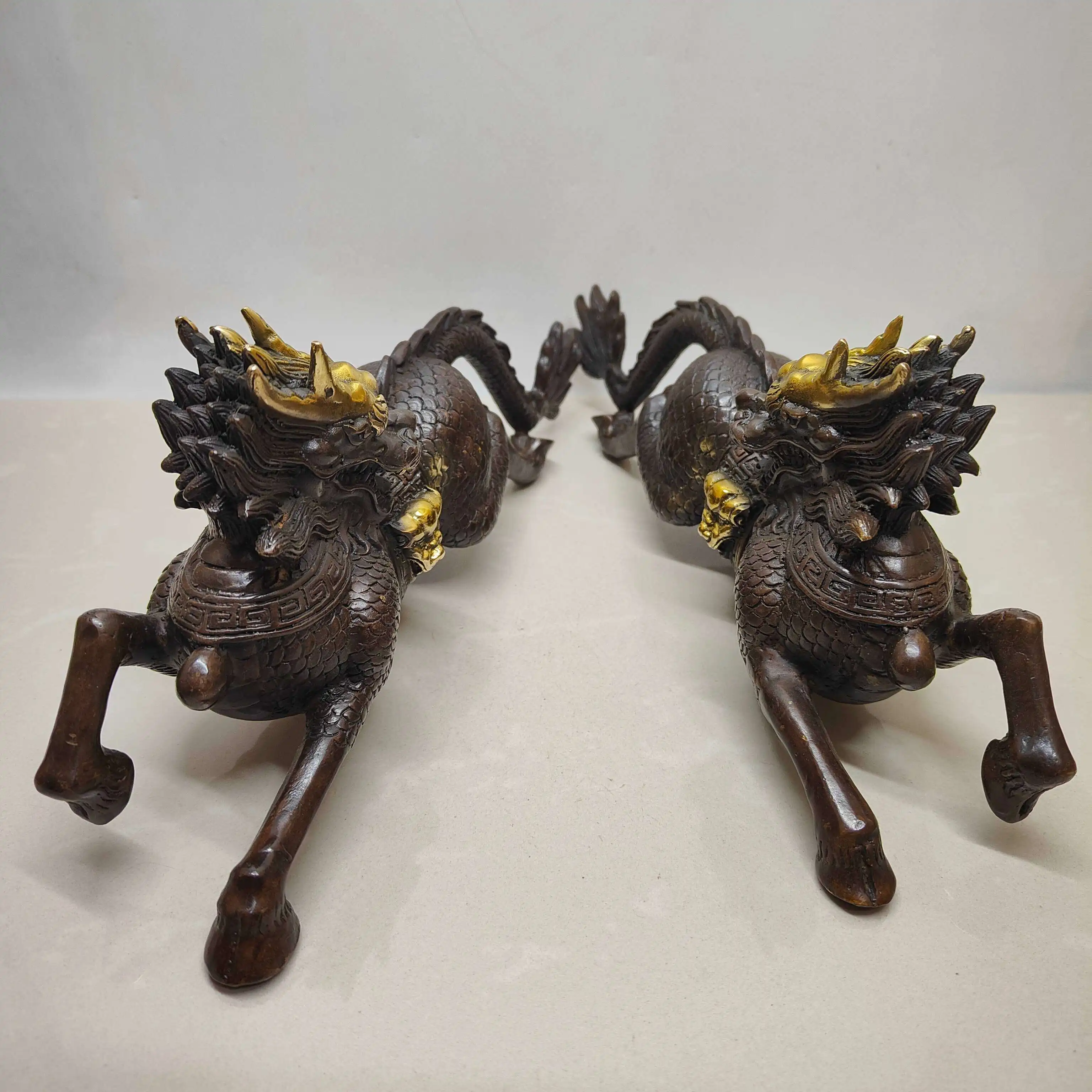 Chinese Feng Shui Turning Head Kylin Pair Vintage Gold Plated Brass Statue Lucky Home Office Desktop Decor Crafts