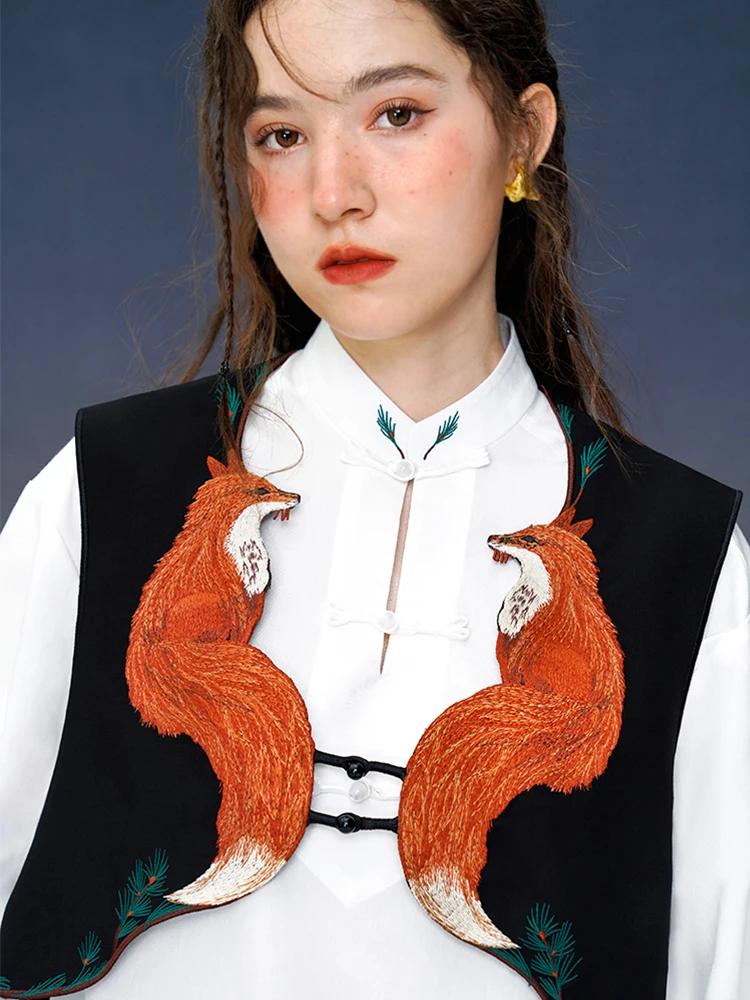 102cmBust SpringFall Short Vest Original Design Women Vintage Elegant Cool Exquisite Cute Foxes Embroidery Oversized Black Vests