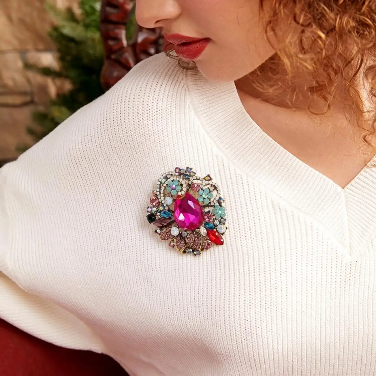 

Beaut&Berry Trendy Rhinestones Flower Brooches for Women Unisex Gem Pins Casual Party Jewelry Accessories Gift Decoration