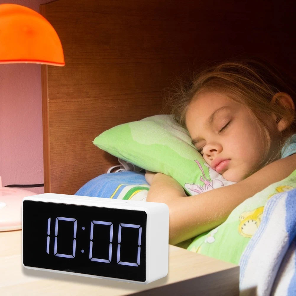 Snooze Table Clock นาฬิกาปลุกดิจิตอล LED ขนาดใหญ่พร้อมพอร์ต USB สําหรับเครื่องชาร์จโทรศัพท์
