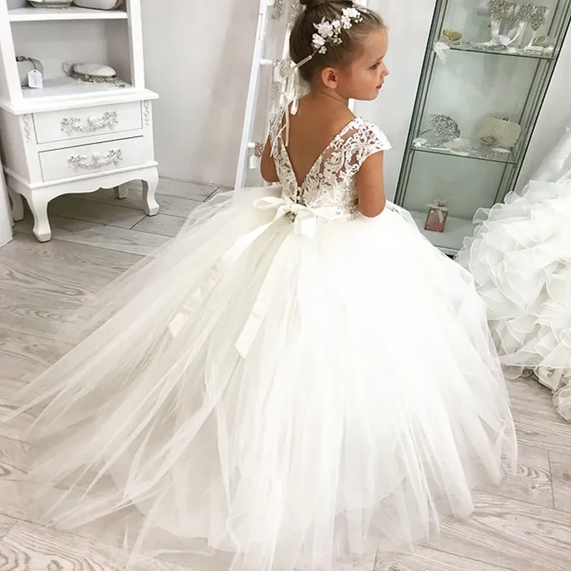 Abiti da ragazza di fiore della principessa sacra Abito da ballo in pizzo senza maniche in tulle Abiti lunghi da prima comunione per ragazze