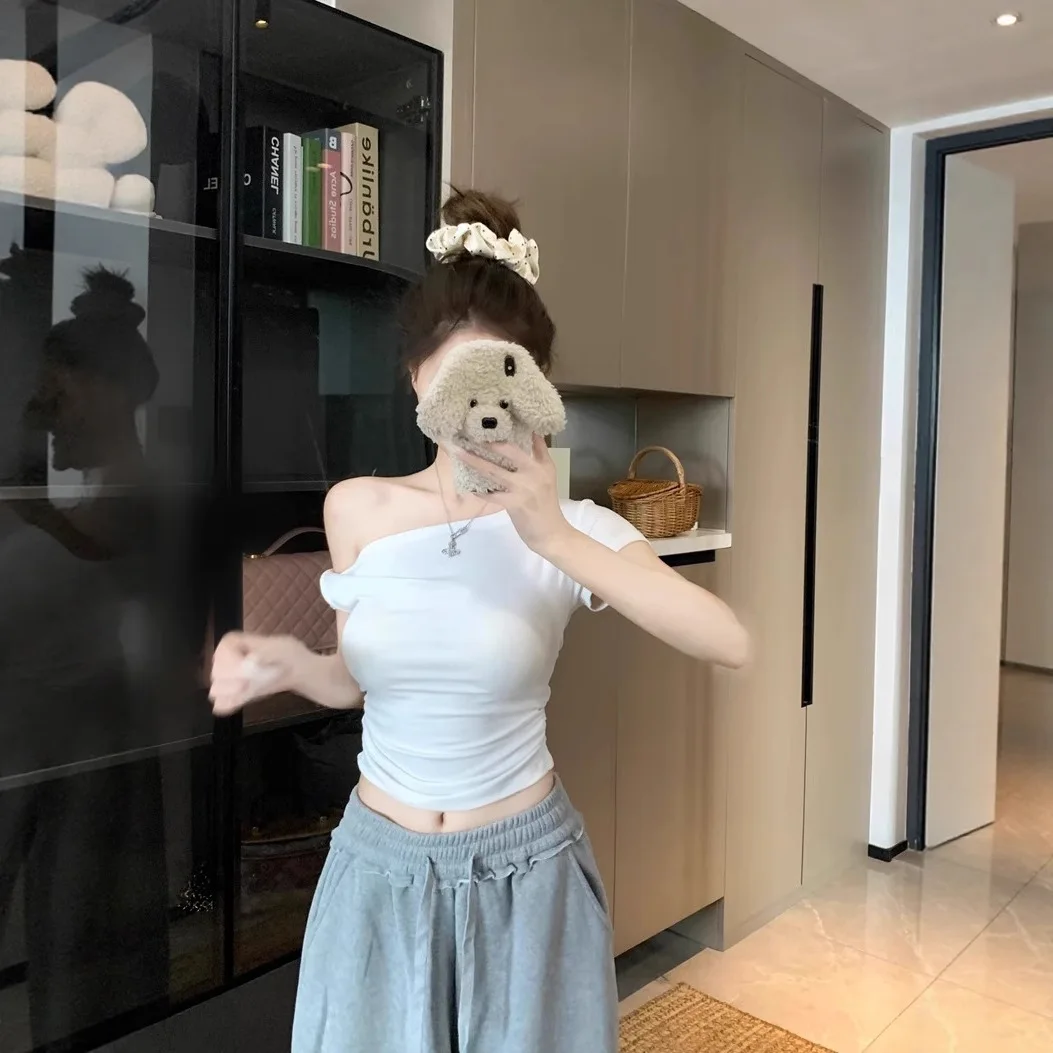 Ariseism الأمريكية الرجعية الأحمر غير المتكافئة الكتف سليم صالح تي شيرتات قصيرة الاكمام المرأة الصيف نمط جديد حار قاعدة الأعلى