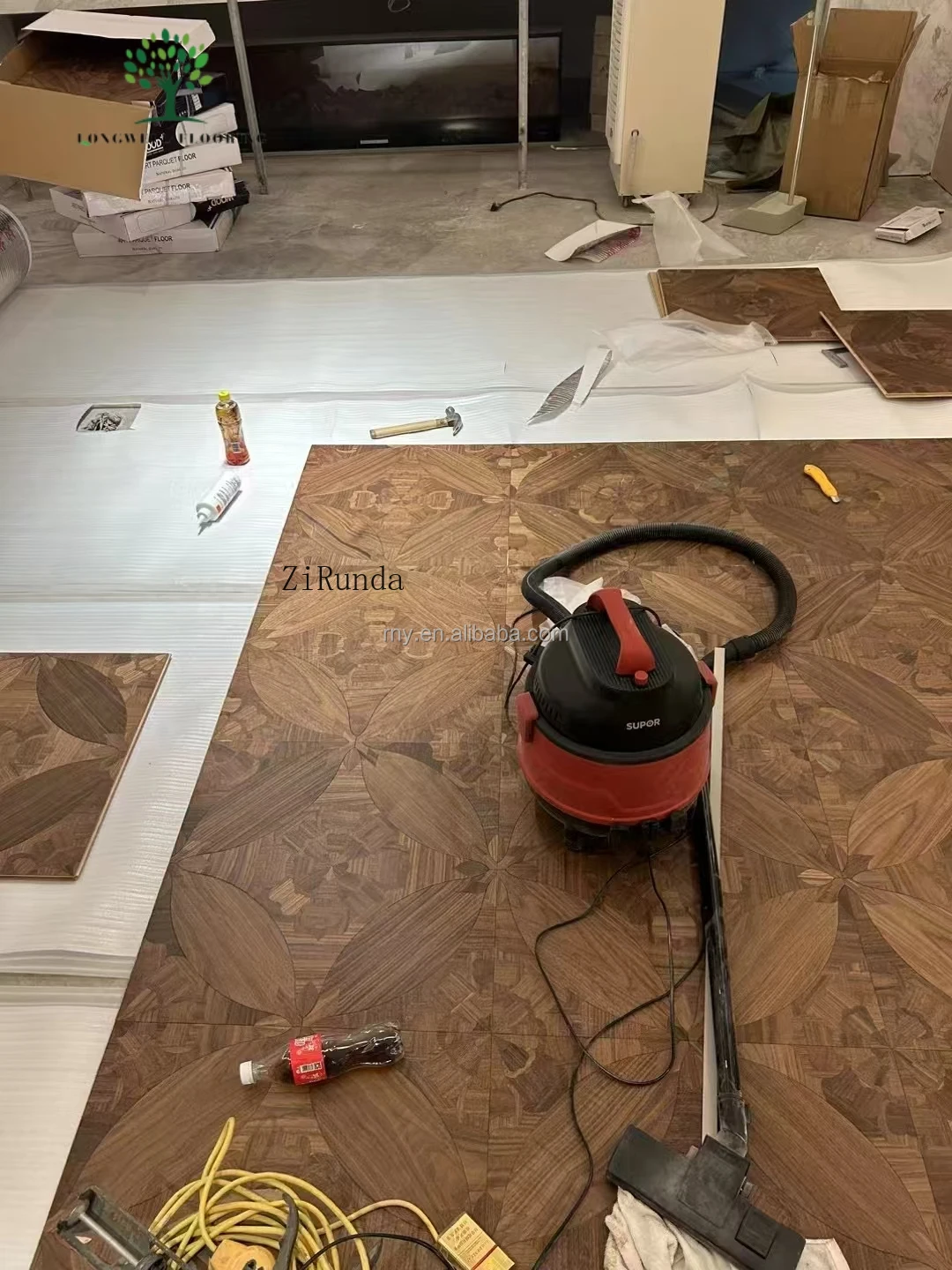 Versión personalizada piso de madera cepillado moderno de roble multicapa de nogal negro de teca calentada en parquet