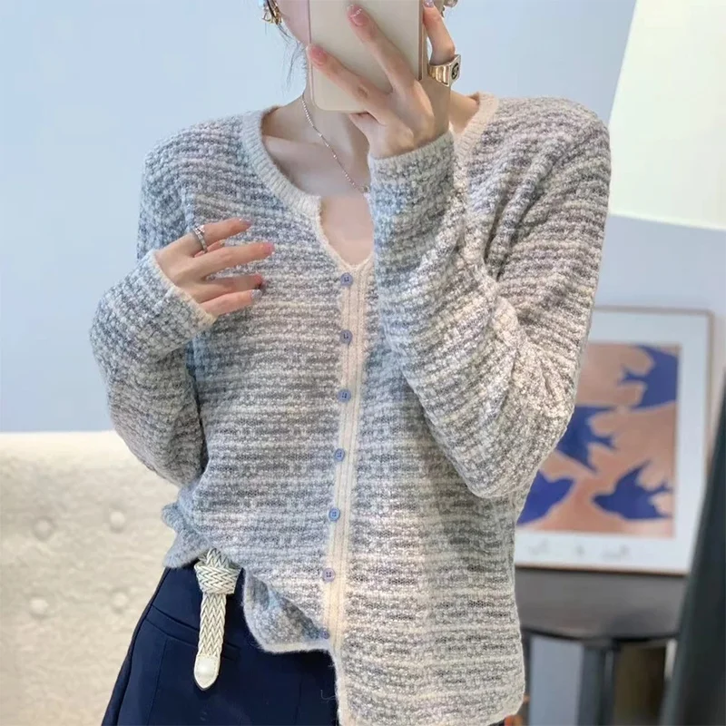 

Новинка: Корейский вязаный джемпер в полоску с V-образным вырезом и длинными рукавами для полных женщин, универсальный осенний топ больших размеров