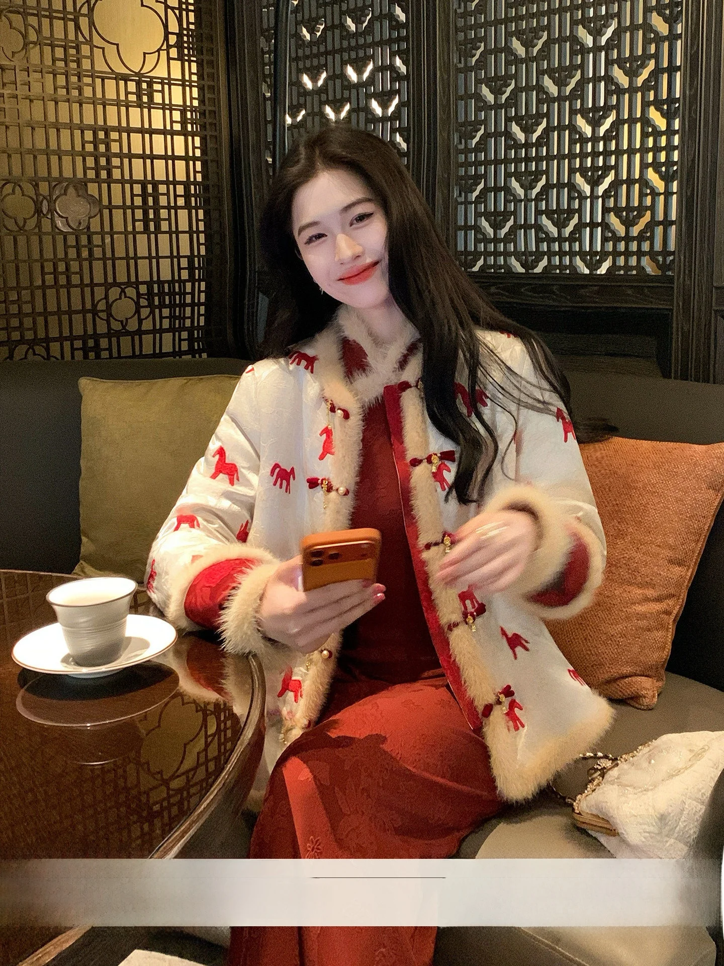 

Lingxian Zhihe Fuma Thiened Red Fur Women's Winter Coat Warm Cotton Jaet ort Sle round Ne Long Sve 2025 Winter