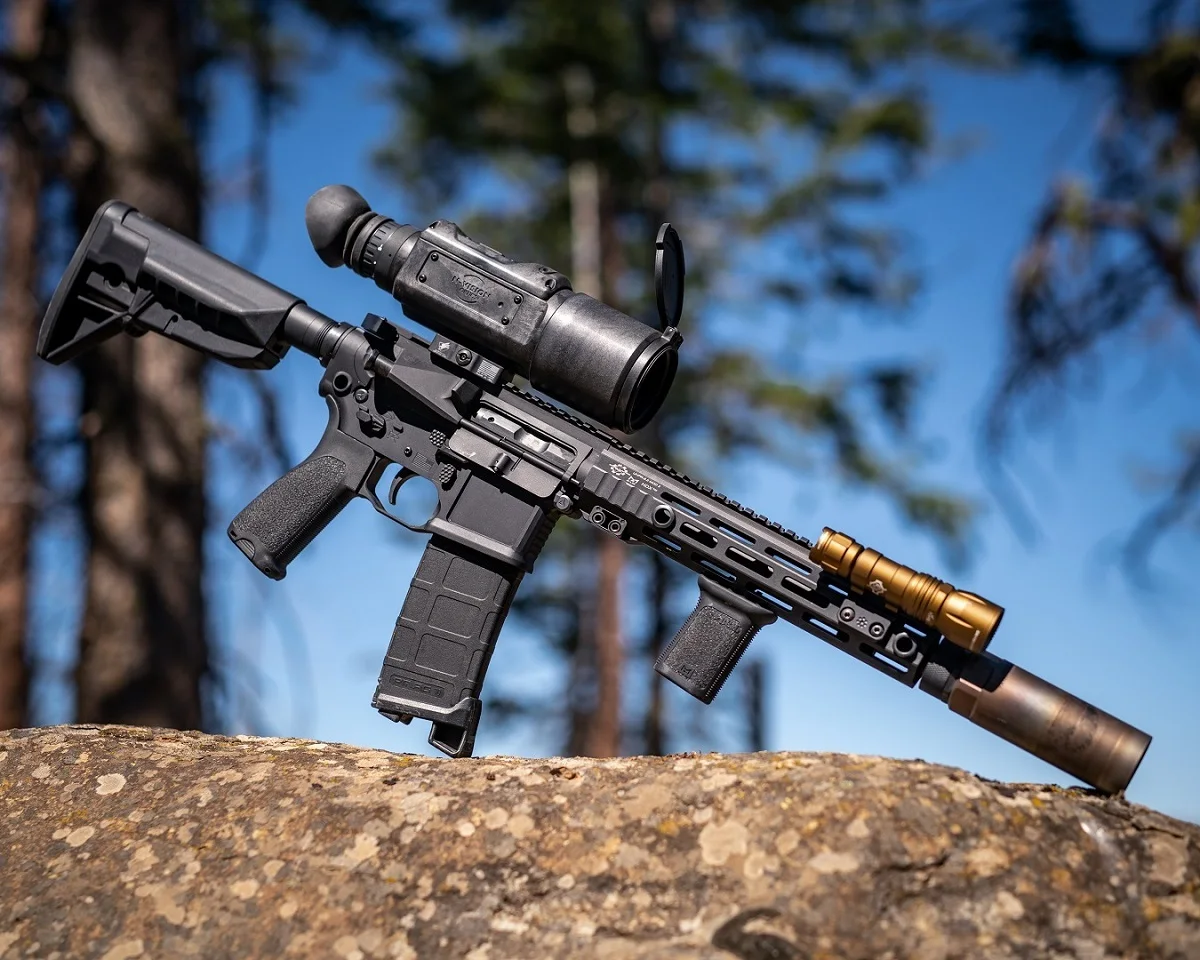 Luz montada em arma Weltool W35IR "Metal Lancer"