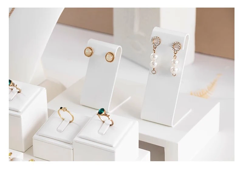Earring Holder Ear Studs Jewelry Display Stand Rack Elegant White Leather Dangle Clip Hoops Earrings Jewellery Retail Organizer