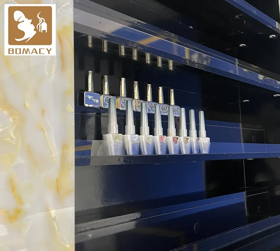 แต่งหน้าตู้ผมสีหลอดเก็บ Salon ไม้ร้านเครื่องสําอาง Klar Art Practice ขาตั้งจอแสดงผลเล็บ Racks Wall Mount