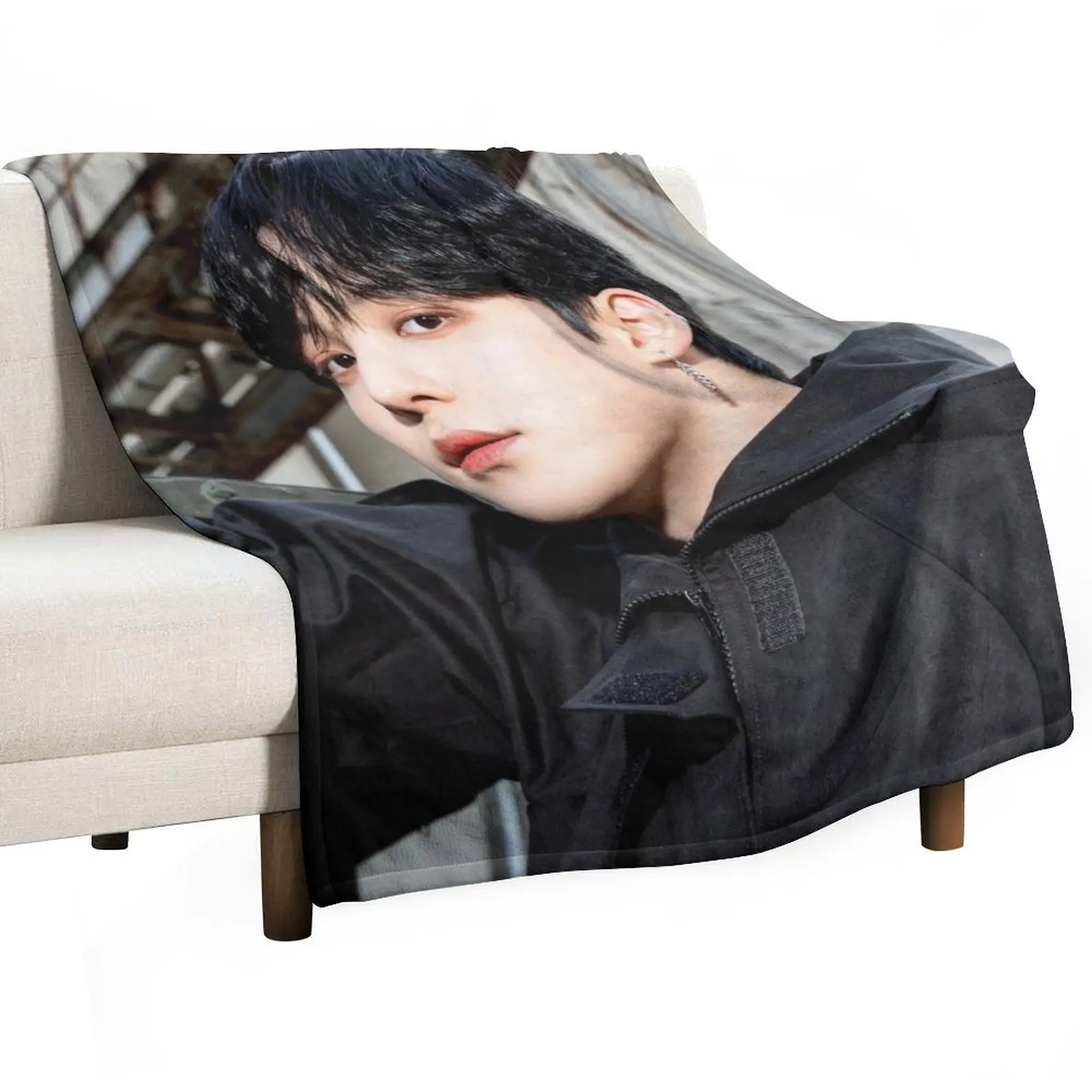 

ATEEZ YUNHO THE WORLD EP.1 : MOVEMENT GUERRILLA Throw Blanket Blankets Sofas Of Decoration wednesday Blankets