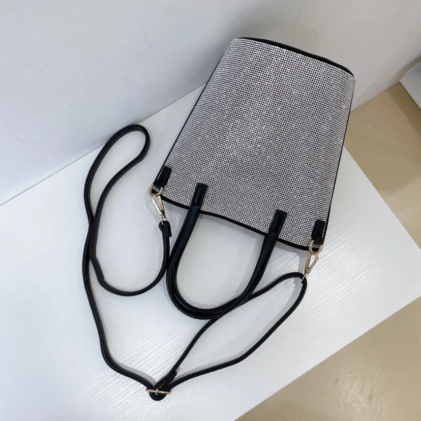 Luxury Diamond Women Purses and Handbags Designer Ladies Shoulder Bag Silver Rhinestone Bucket Bag Chic Female Crossbody Bag